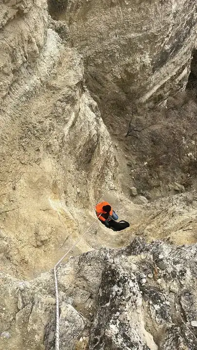 Burdur’daki Domuz Avında Köpek Uçuruma Yuvarlandı! Avcılar Kurtardı 5